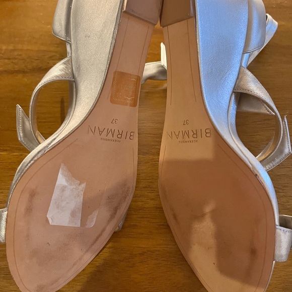 Exquisite silver sandals with 2 1/2” wedge. - Picture 4 of 5